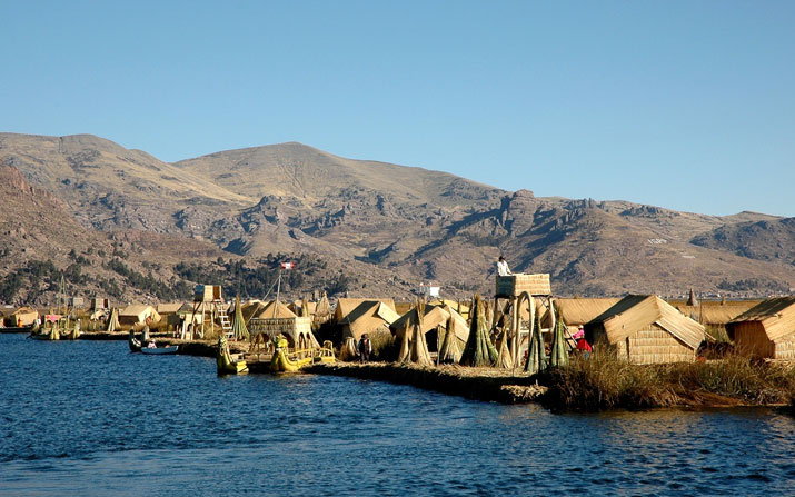 Uros & Isla de Taquile (Lago Titicaca) / PM Bus Puno – Cusco.